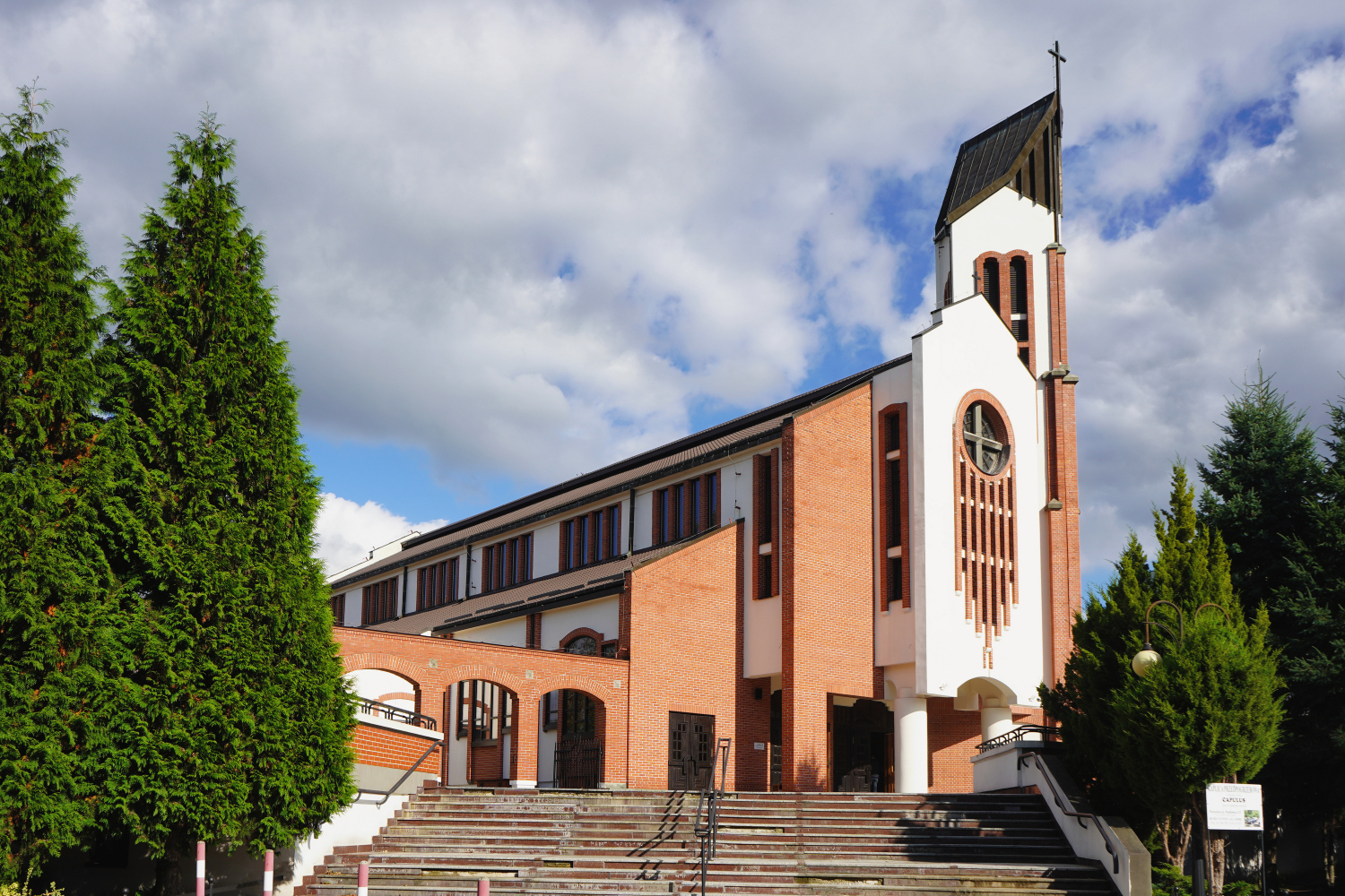 Zdjęcie architektury budynku Kościół Najświętszej Marii Panny Matki Pięknej Miłości